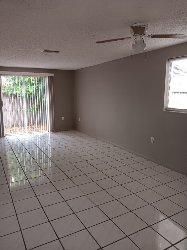 Building Photo - 5351 Seahorse Dr