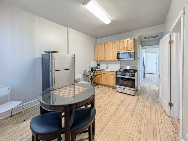 Foto del edificio - Top floor 2 bed 1 bath apartment