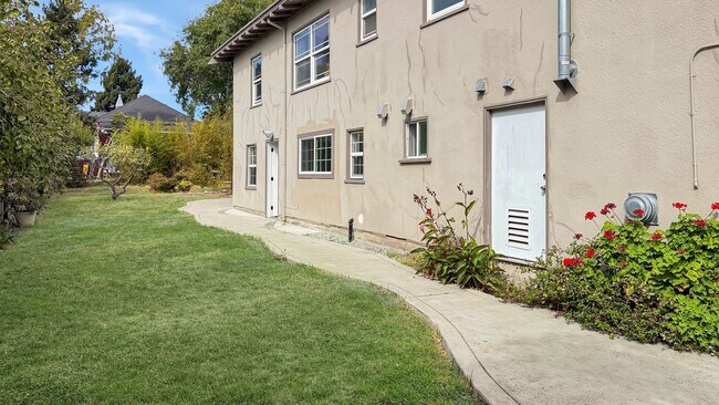Foto del edificio - 1623 Harmon St