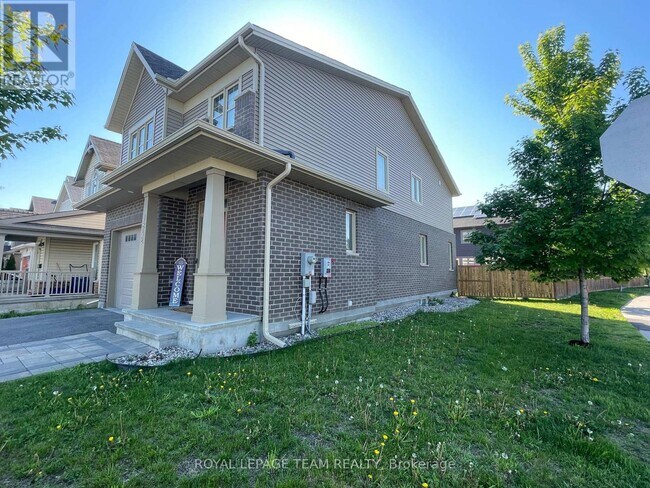 Photo du bâtiment - 1842 Maple Grove Rd