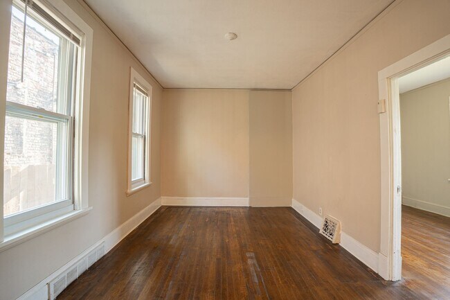 Foto del edificio - 2348 S Kinnickinnic Ave