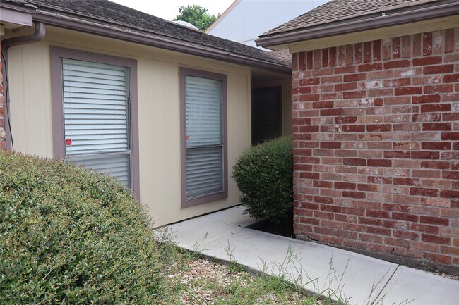 Foto del edificio - 12907 Maxfield Dr