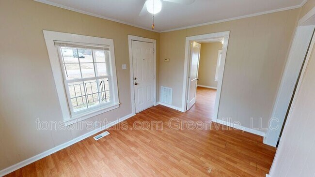 Building Photo - 144 Brook St