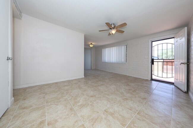 Foto del edificio - 3938-3938 N Park Ave