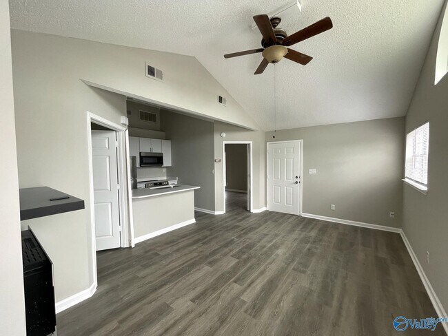 Foto del edificio - 188 Waters Edge Ln