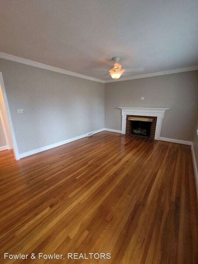 Building Photo - 3 br, 1.5 bath House - 301 Meadowood St
