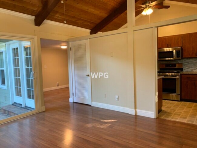 Building Photo - 606 Millich Dr