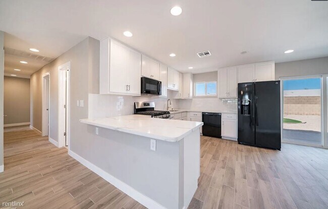 Building Photo - 4 br, 2 bath House - 1710 N Oleander St