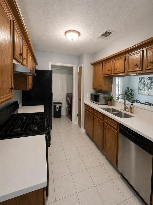 Foto del edificio - 1502 Sudbury Dr