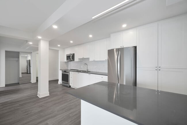 Building Photo - 2222 Bellevue Avenue