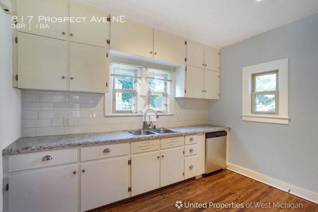 Building Photo - 3 bedroom in Grand Rapids MI 49503