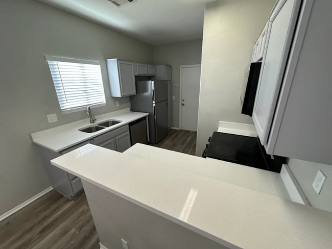 Building Photo - 834 E Minton St