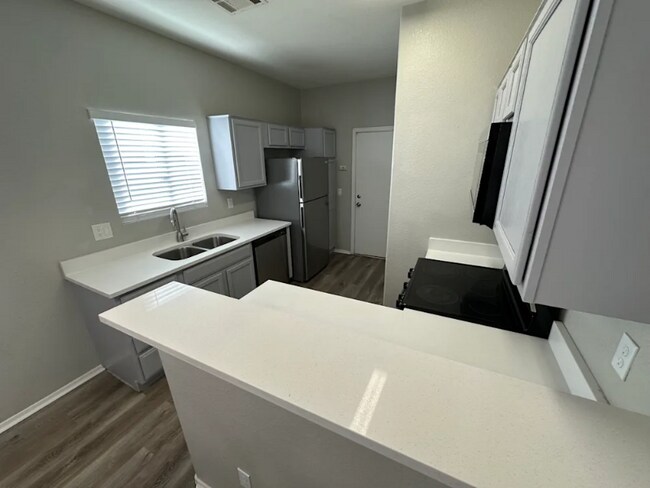 Foto del edificio - 834 E Minton St