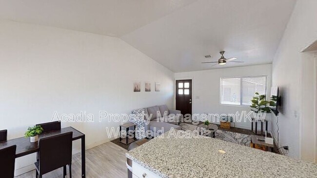 Foto del edificio - 561 N 10th Pl