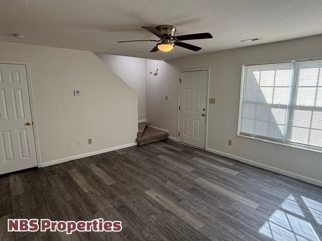 Building Photo - 2905 Colt Dr NE