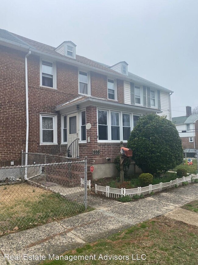 Building Photo - 3 br, 1.5 bath House - 555 Jansen Street