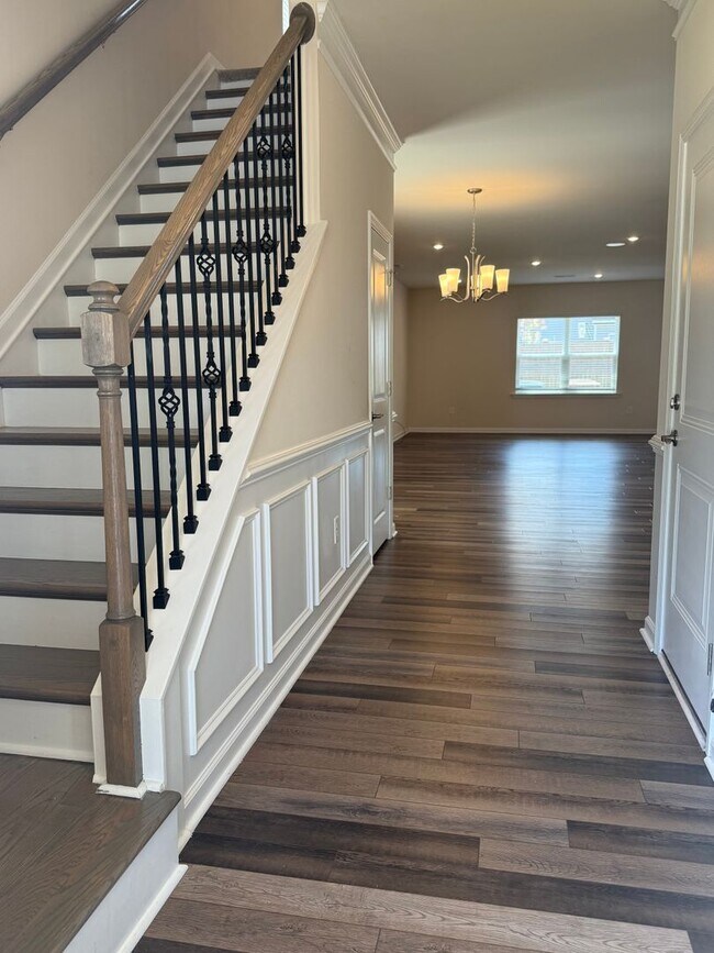 Foto del edificio - AMAZING LOCATION, Fantastic 4 Bed Home, In...
