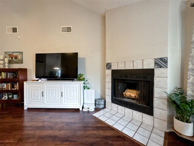 Foto del edificio - 2909 Laurelridge Dr