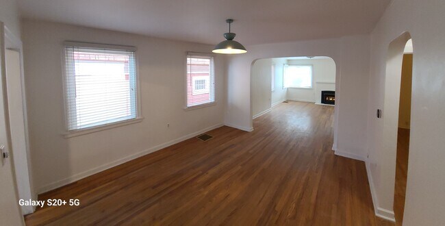 Building Photo - 2413 2nd Ave W