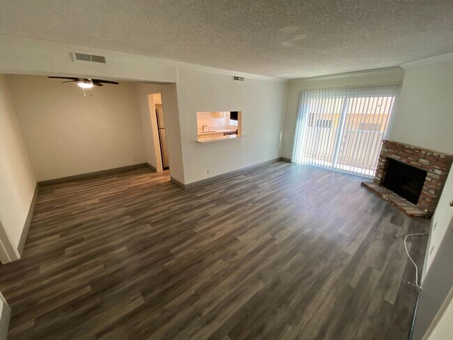 Foto del edificio - 1444 Centinela Ave