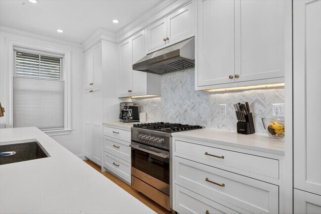 Foto del edificio - 521 E 8th St