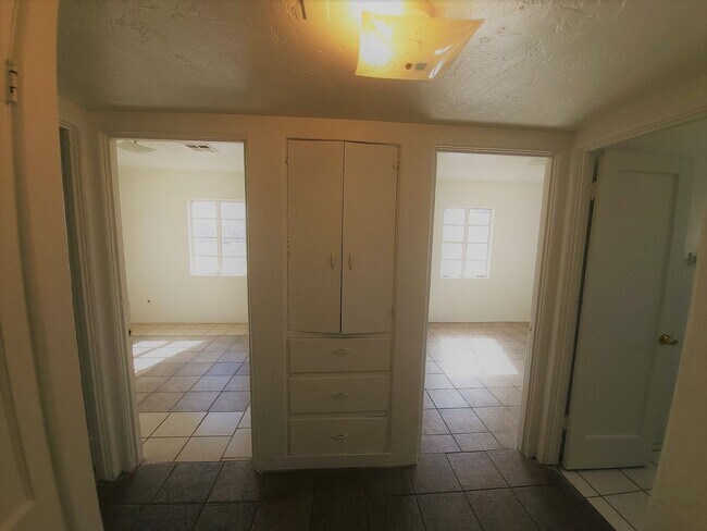 Foto del edificio - NICE AND AFFORDABLE 2 BEDROOM 1 BATH DUPLEX IN PHOENIX