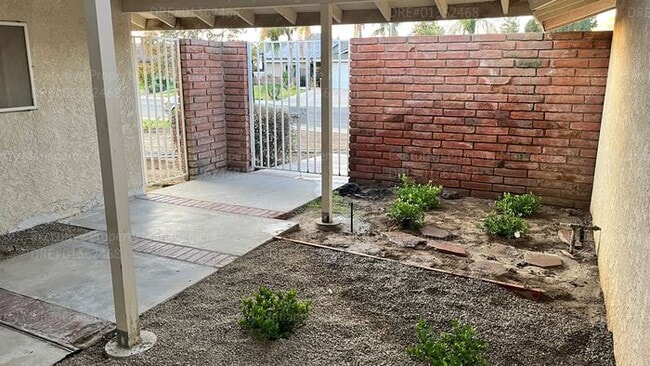 Building Photo - Remodeled 3 bedroom/ 2 bathroom home