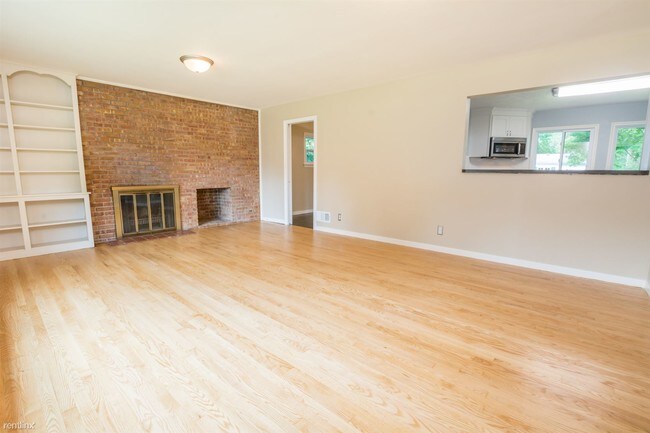 Building Photo - 1503 Breton Rd SE