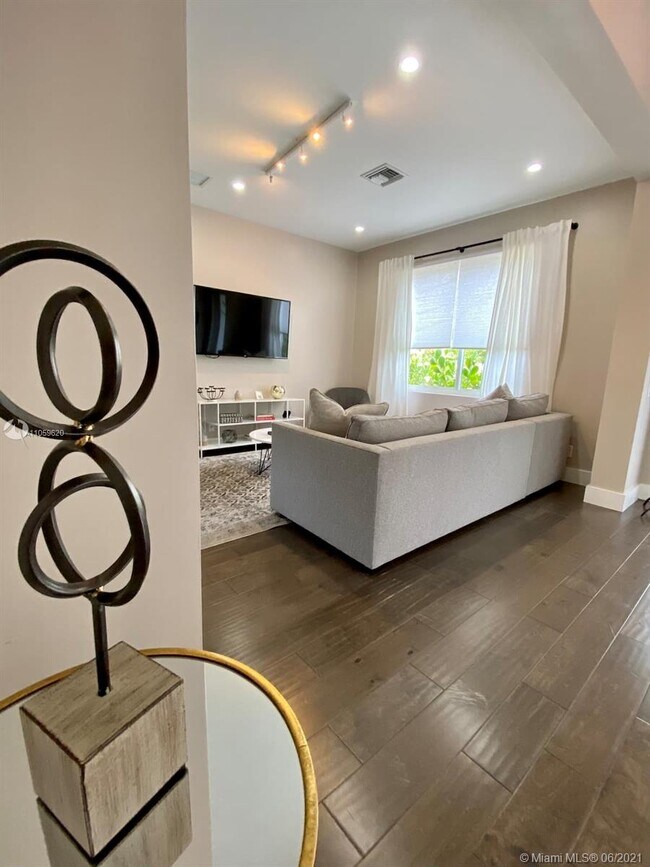 Foto del edificio - 513 SW 18th Ct