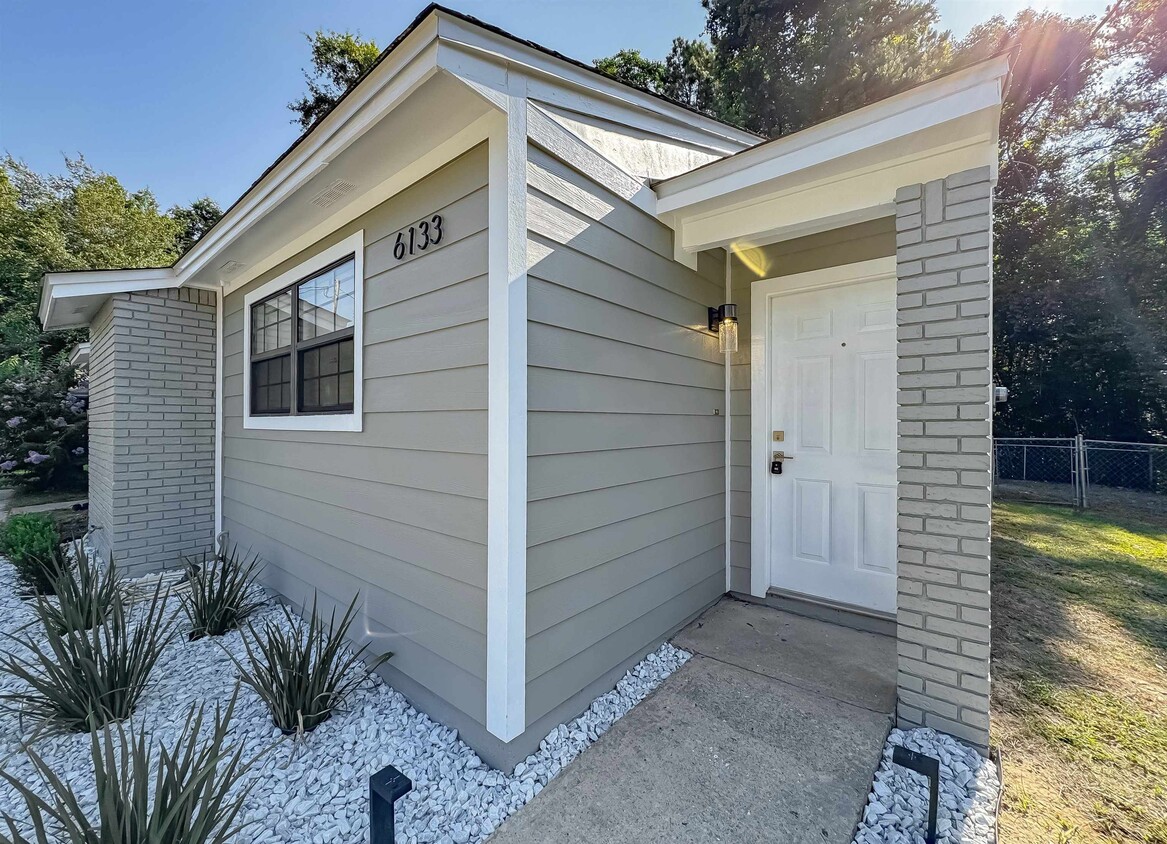 Foto principal - 6133 Greenon Ln