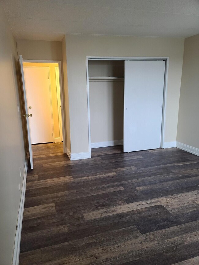 Building Photo - 685 Prospect Ave