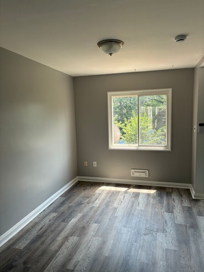 Foto del edificio - 4705 Williston St