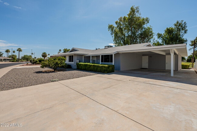 Building Photo - 12019 N Hacienda Dr