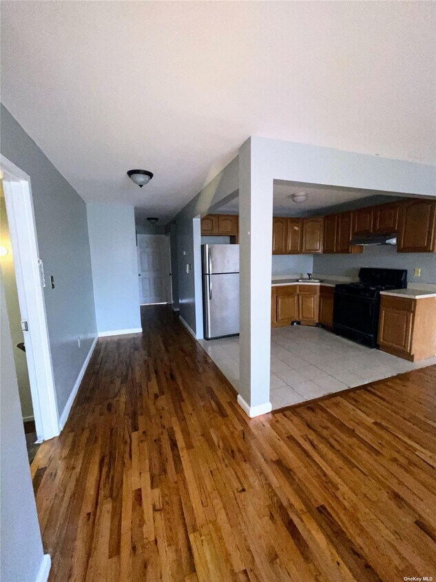 Primary Photo - 529 Wyona St