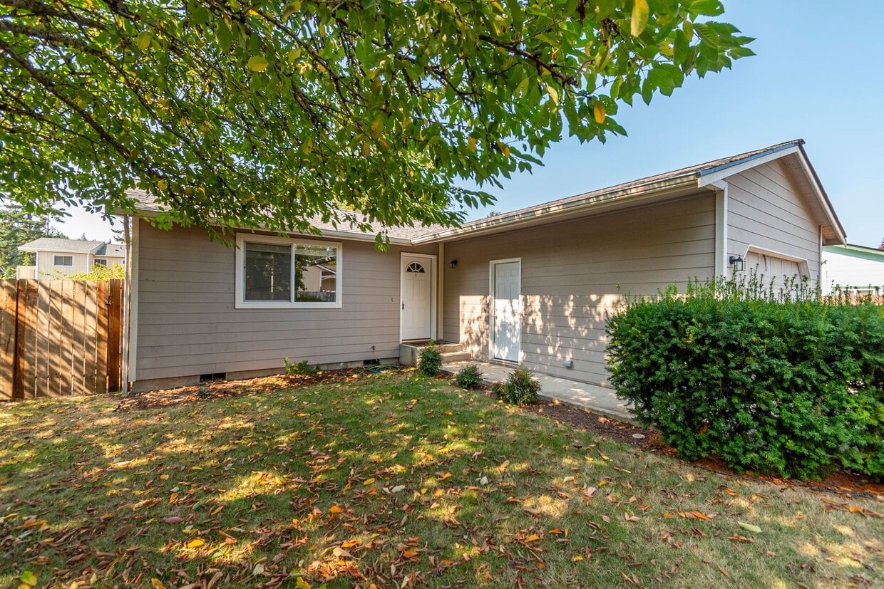 Primary Photo - Charming 2-Bedroom Home with Spacious Back...