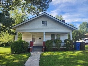 Building Photo - 221 W Oakdale St