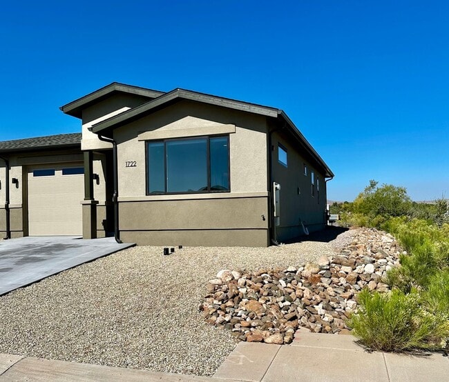 Building Photo - Unfurnished, 1-year long-term rental, Proc...