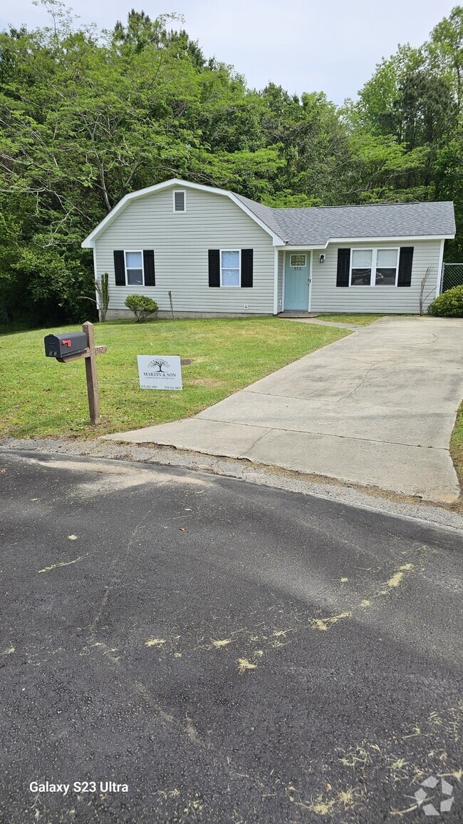 Building Photo - 912 Laurel Ln