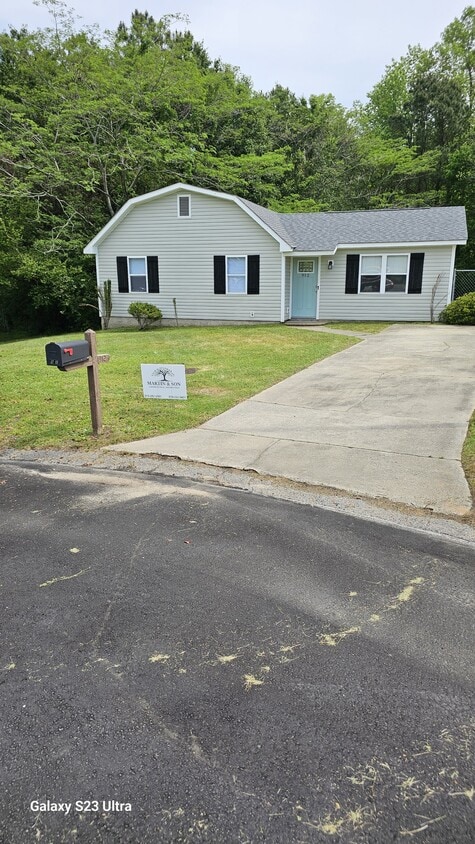 Primary Photo - 912 Laurel Ln