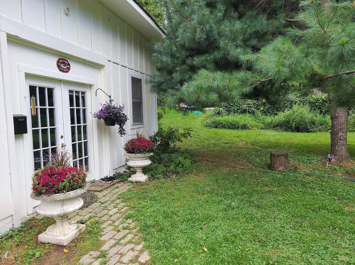 261 Vernon Valley Rd, Northport, NY 11768 Townhome Rentals in
