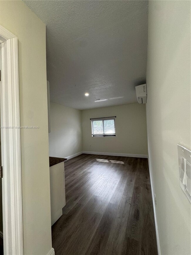 Building Photo - 15831 SW 106th Ave