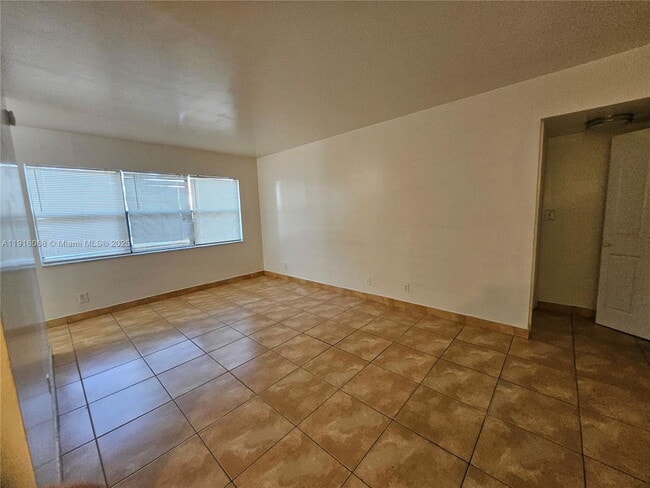 Foto del edificio - 11570 NW 42nd St