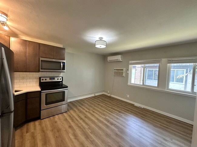 Interior Photo - 2205 Bryant Ave: The Lowry Hill Nook