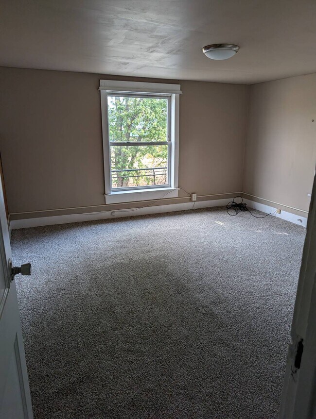 Building Photo - 717 Forest Ave