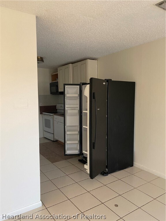 Foto del edificio - 4131 Commercial Dr