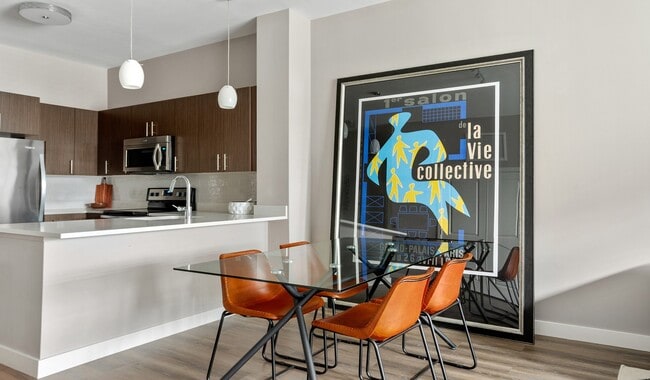 Amplio comedor perfecto para recibir invitados - The Chase at Overlook Ridge, East