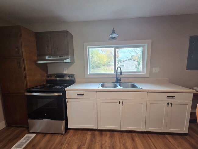 Building Photo - Charming 3-Bedroom Home in Rossville – Spacious, Cozy & Convenient!