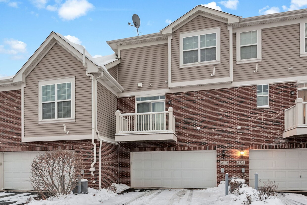 Primary Photo - 2525 Dunraven Ave