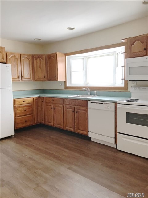 Building Photo - 364 Red Maple Dr W