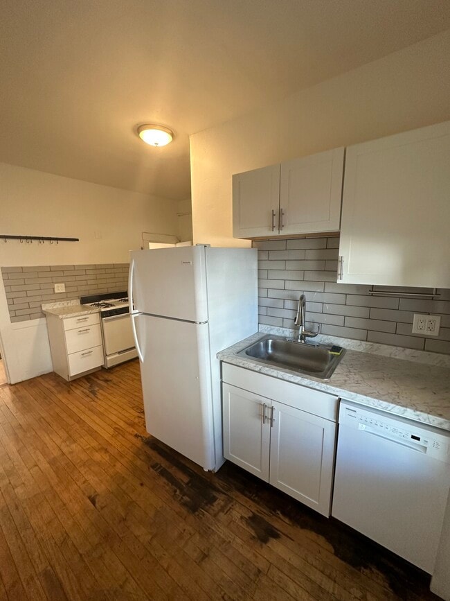 Building Photo - 148 Fifth St. Unit 2